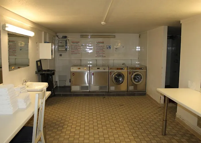 Le Relais De Thiais 2*