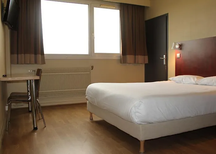 Le Relais De Thiais 2*